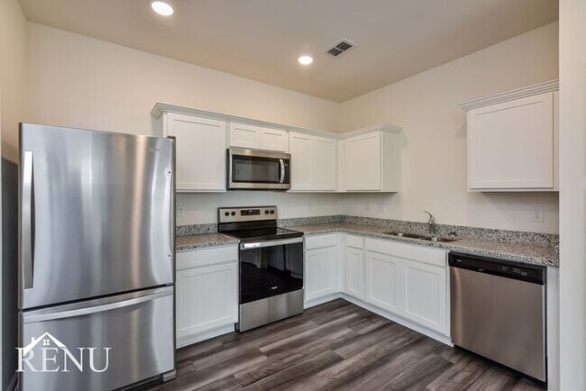 Photo - 1473 Hyatt Cir