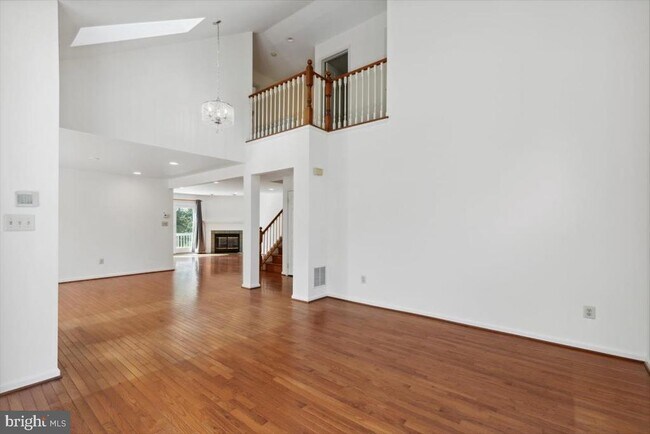 Photo - 146 Canterbury Ln