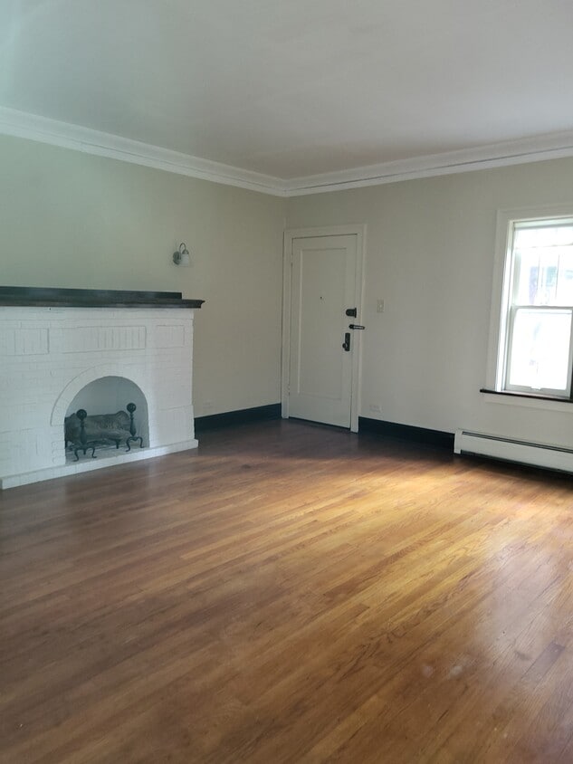 Living Room - 506 N Cuyler Ave (Oak Park, IL)