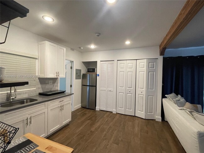 Photo - 1313 NE 3rd St Unit Studio