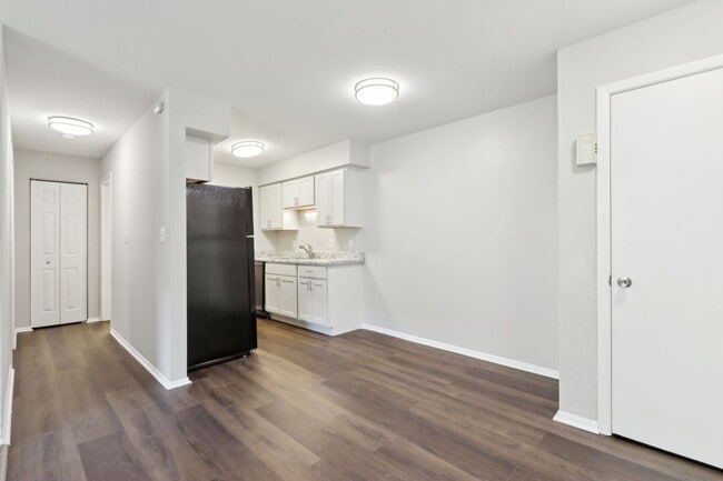 Photo - Mayfair Apartments