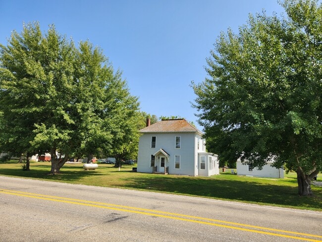 2 Story home on hard surfaced road - 1738 Racine Ave Rental
