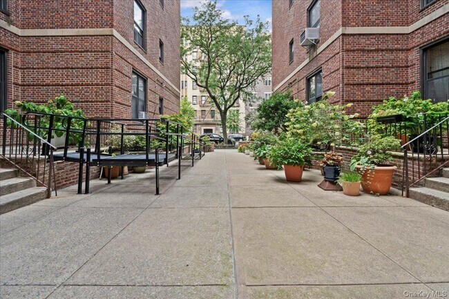Photo - 117 Seaman Ave Unit 4C