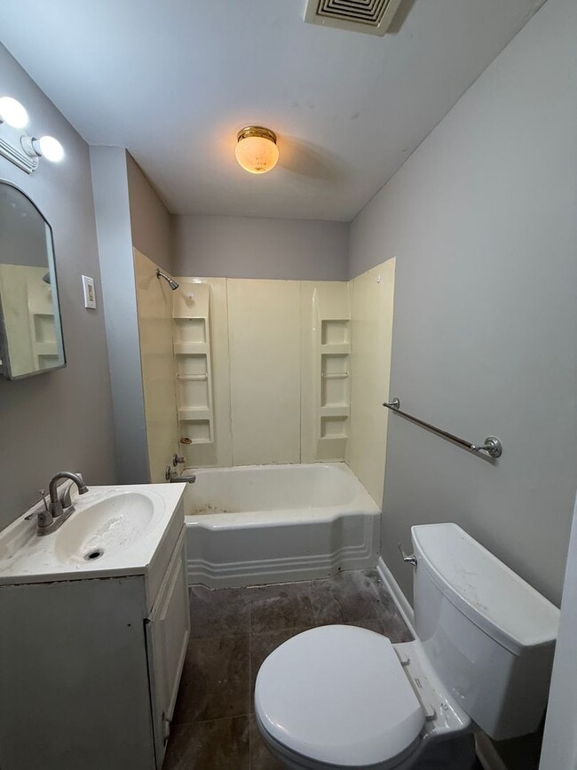 705 Woodford Ave