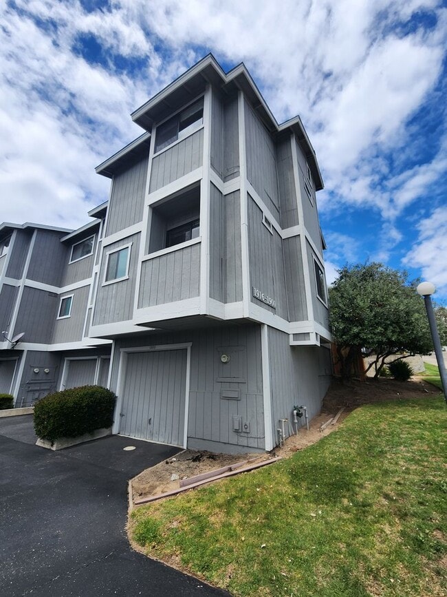 Building Photo - Tri-Level 2 Bed, 1.5 Condo in Oceano- Trash Included!