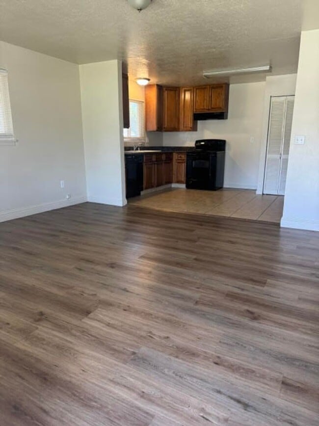 710 Ripona Ave