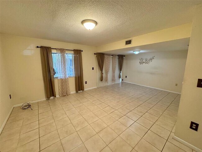 Photo - 604 N University Dr