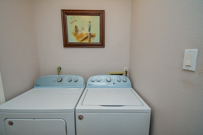 Photo - 1910 Crosscoach Ln