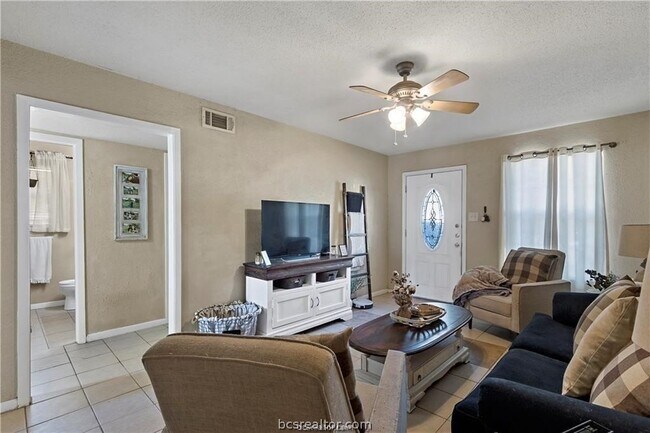 Photo - 1128 Georgia St