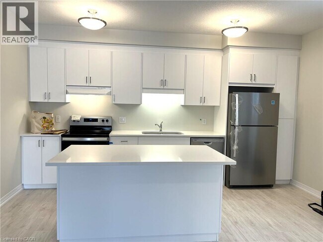 Photo - 525 Erinbrook Dr