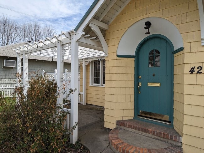 Photo - Charming 3 bedroom Normal Hill house