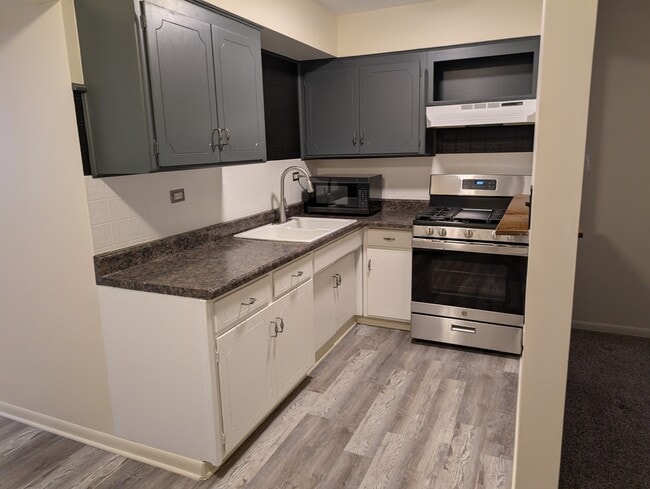 Building Photo - 924 Warren Ave Unit 1