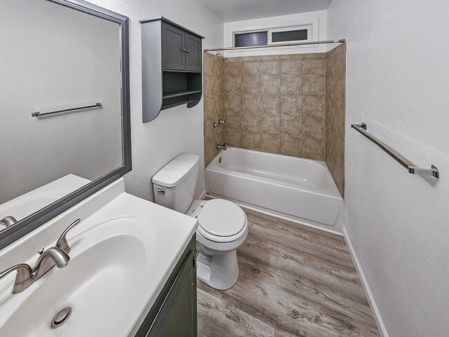 Photo - 117 S Silver Ridge St