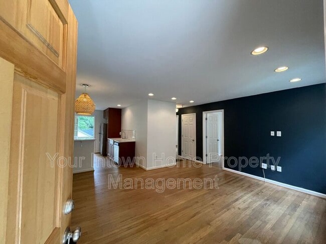 Photo - 445 Gift Ave SE