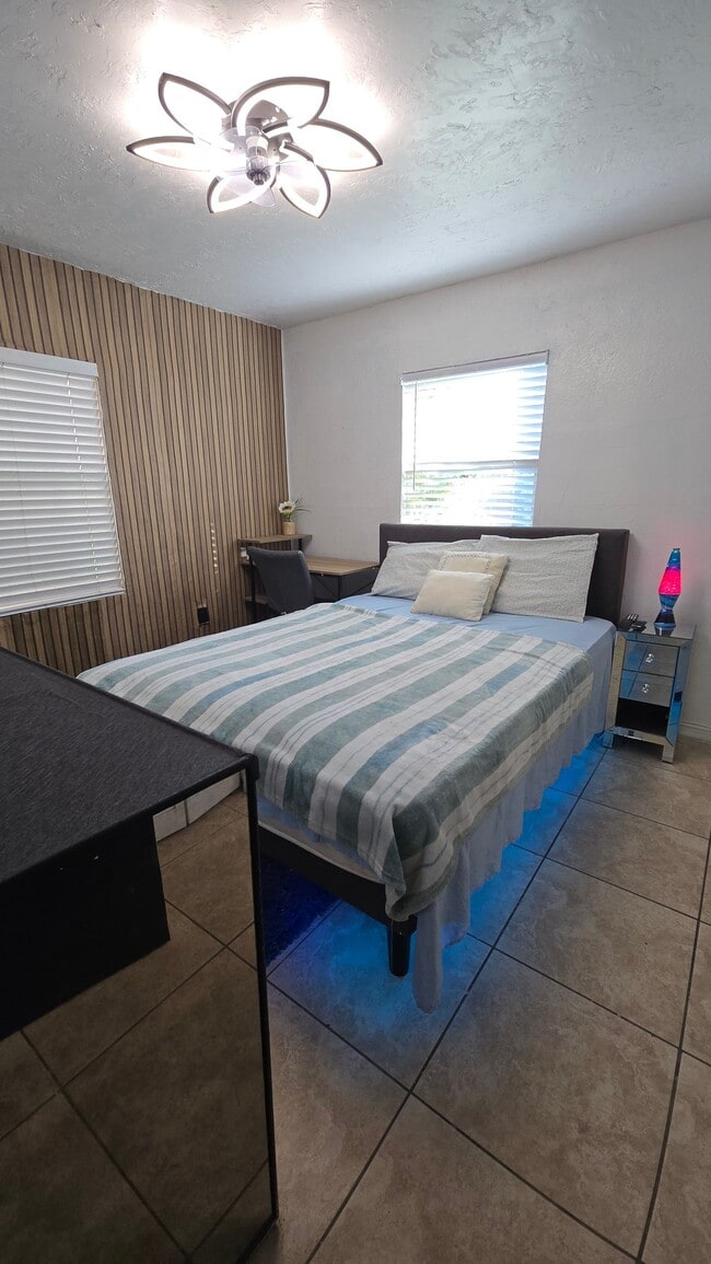 Photo - 1085 NW 24th St Unidad A