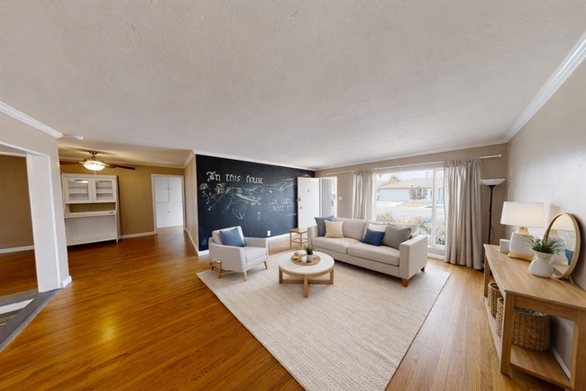 Building Photo - 6BD/3BA on Dorothy Dr!!