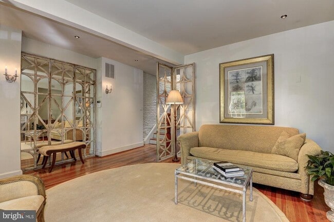 Photo - 3249 O St NW