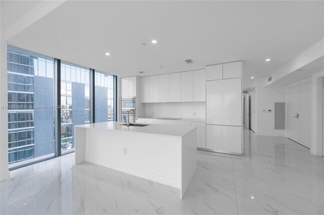 Building Photo - 700 NE 24th St Unit 2807 Rental