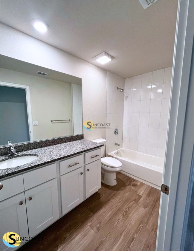 Photo - 353 Reeves St