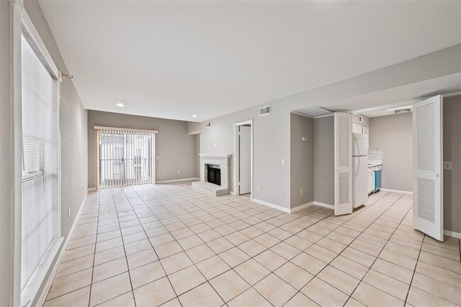 Photo - 9809 Richmond Ave. Condo Unit E14