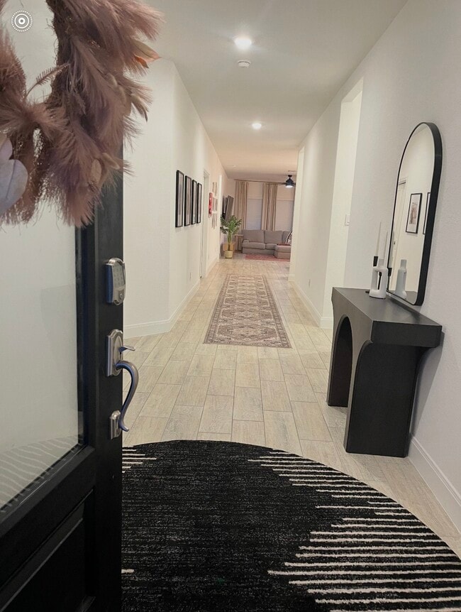 Entrada 1 de 4 - 6615 Morgan Path