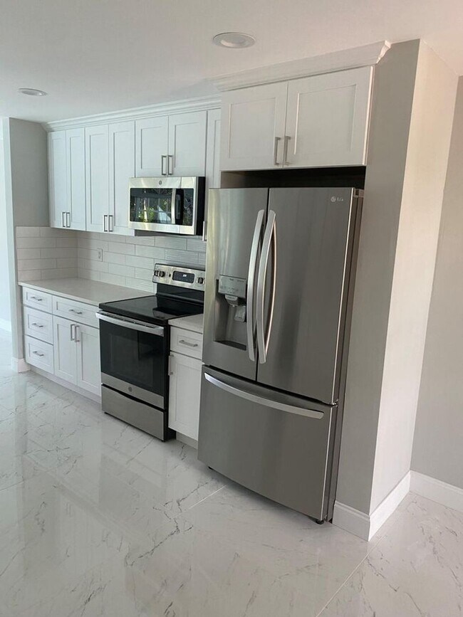Building Photo - 17100 Boca Club Blvd Rental