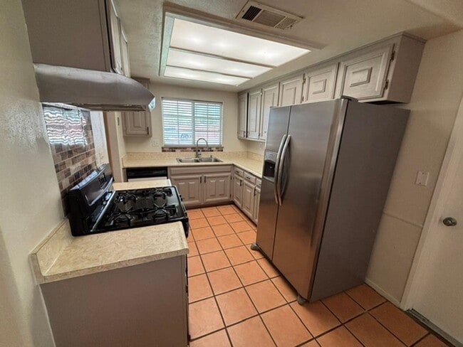 Photo - 2087 S 9th St
