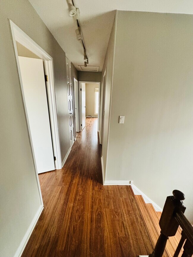 Photo - 532 Hummingbird Ln