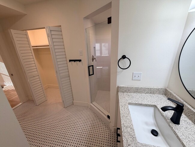 Photo - 831 Floral Dr