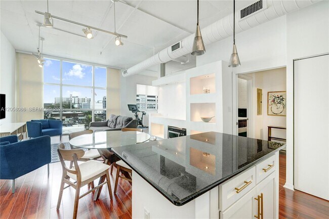Building Photo - 2001 Biscayne Blvd Unit 2514