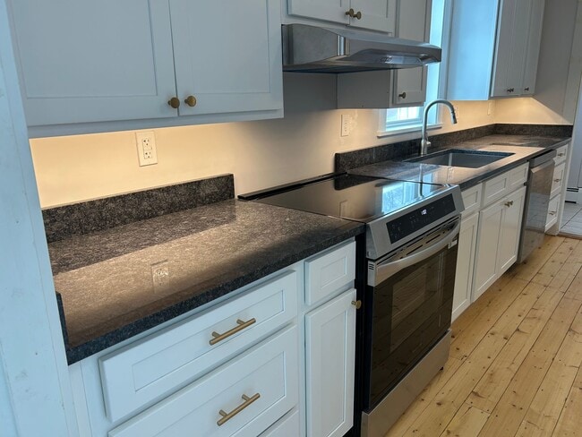 Building Photo - 14-16 Lincoln St Unit Apt. 14