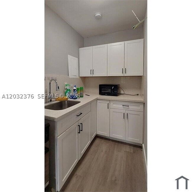 Photo - 3735 NW 21st Ct Unit 3735