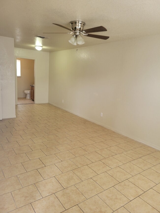 Photo - 3208 Hereford Ln