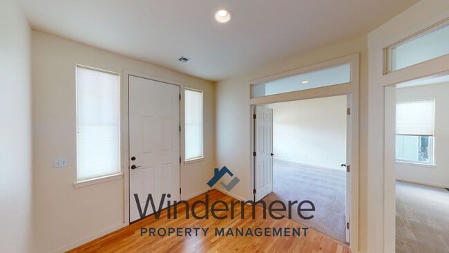 Photo - 721 SE Swainson Ln