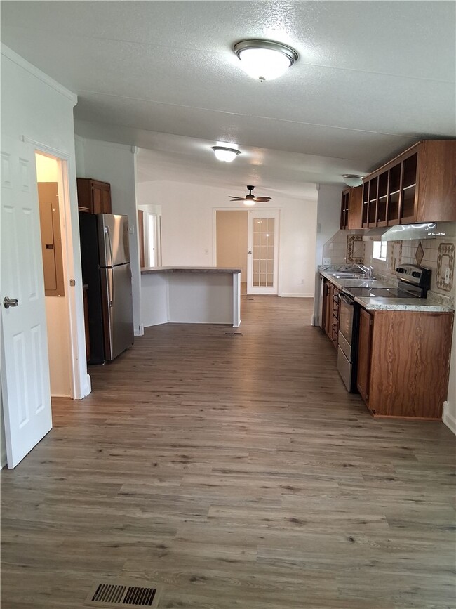 Photo - 910 Sands Rd