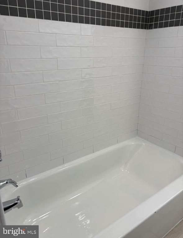 Photo - 4937 Walnut St