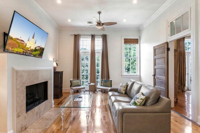 Building Photo - 1208 Carondelet St Rental