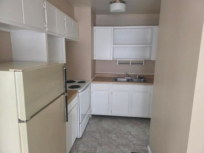 Photo - 679 Woodruff Pl E Dr