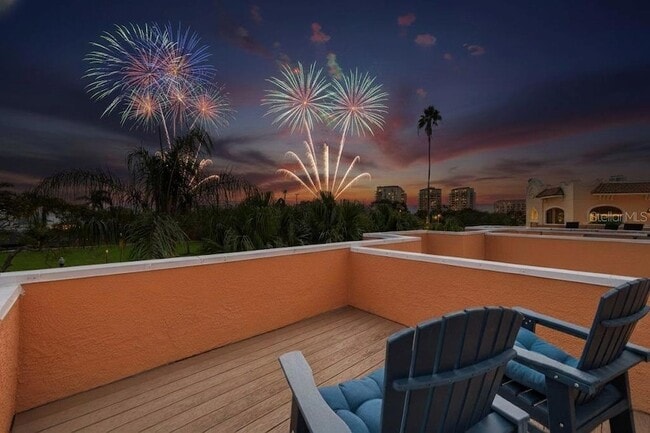 Photo - 922 N Shore Dr NE