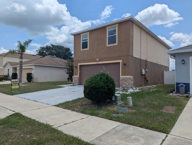 Building Photo - 4 Bedroom 2 1/2  Bath with Den/Office, For Rent. Furry  friends Welcome!