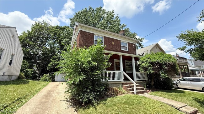 Photo - 592 Lindell St
