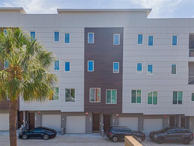 Photo - 370 6th St S