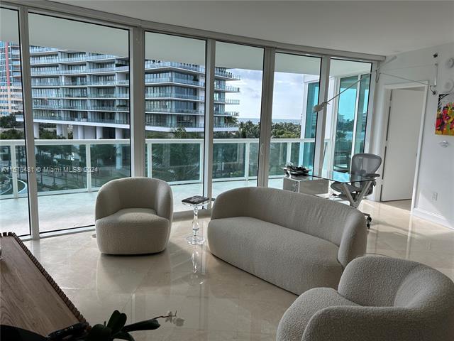 Building Photo - 1000 S Pointe Dr Unit 507 Rental