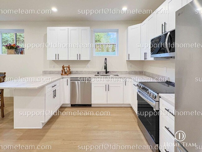 Photo - "Charming 864 Sq Ft 1-Bed Oasis in University Place – Perfect for Cozy Living!"