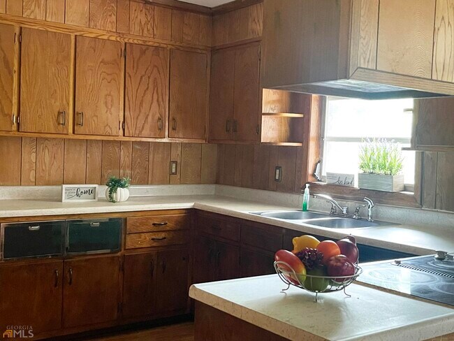 Photo - 6885 Old National Hwy