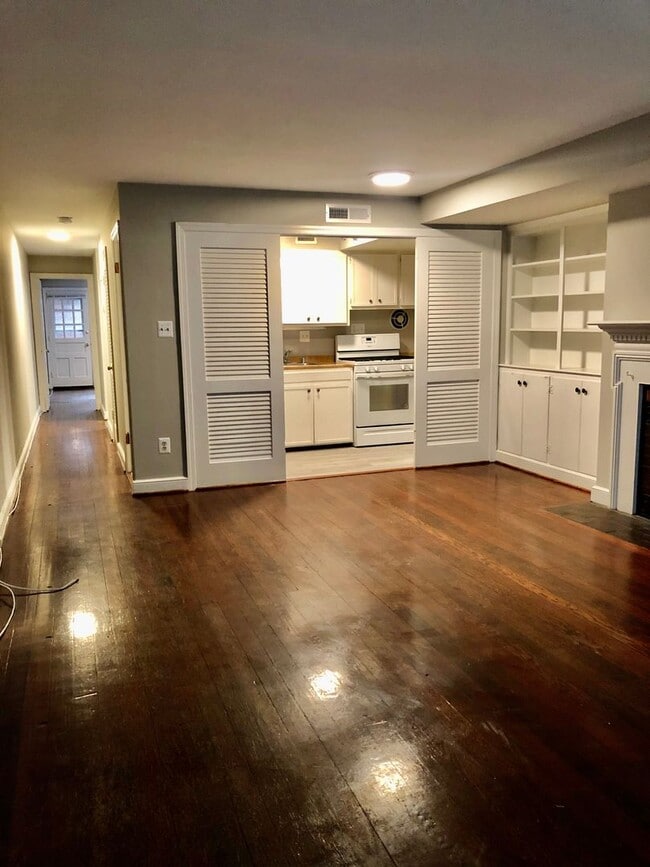 Building Photo - 939 25th St NW Unit B