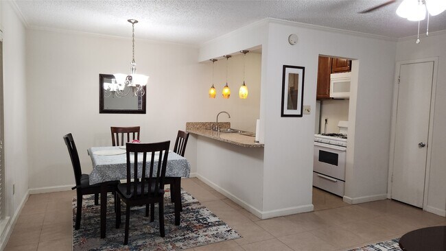 Building Photo - 4727 W Alabama St Unit 104