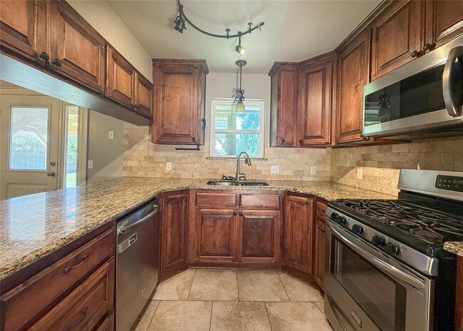 16 SW 148th St