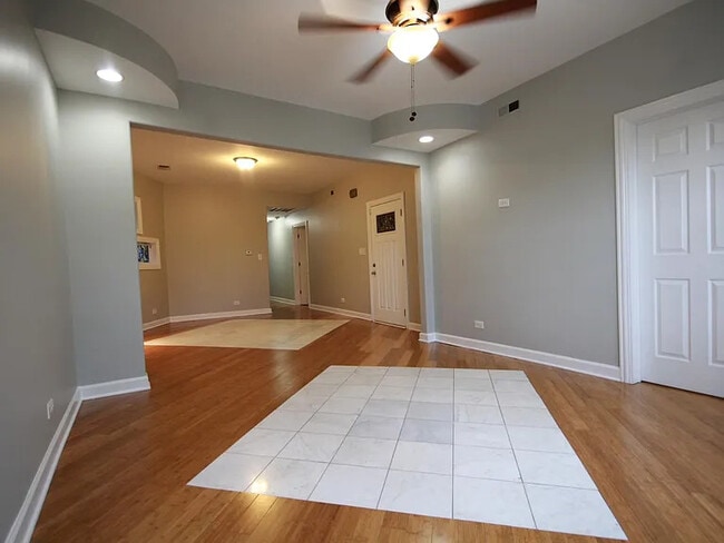 Photo - 1922 W 47th St