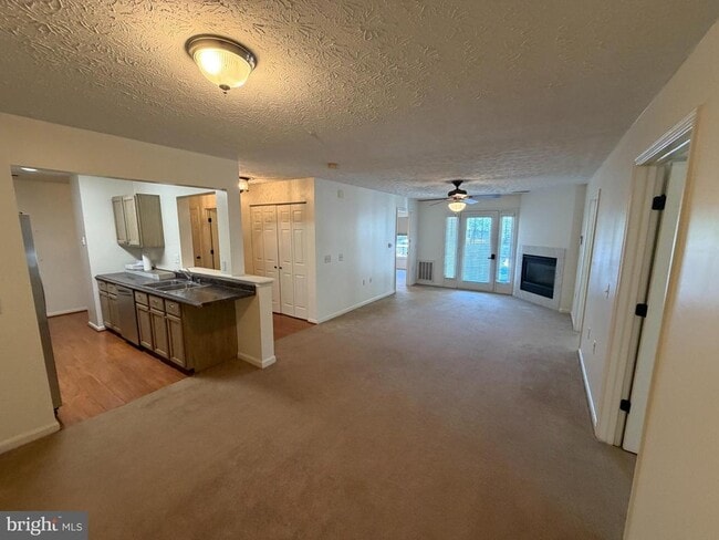 Building Photo - 651 Burtons Cove Way Unit 2